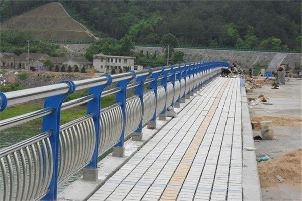 柳州不锈钢桥梁灯光护栏