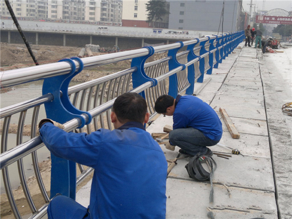 柳州不锈钢河道护栏的特性及其在城市景观中的应用