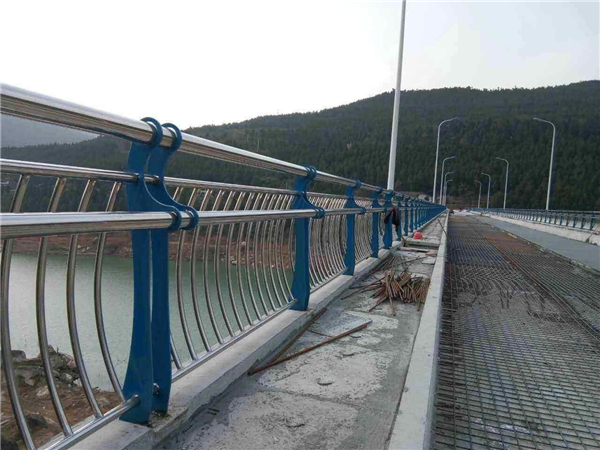柳州不锈钢桥梁护栏防腐措施的重要性及实施策略